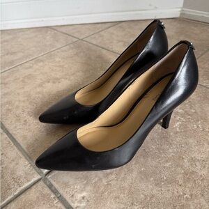 Michael Kors Black Medium/Mid Heel Pumps